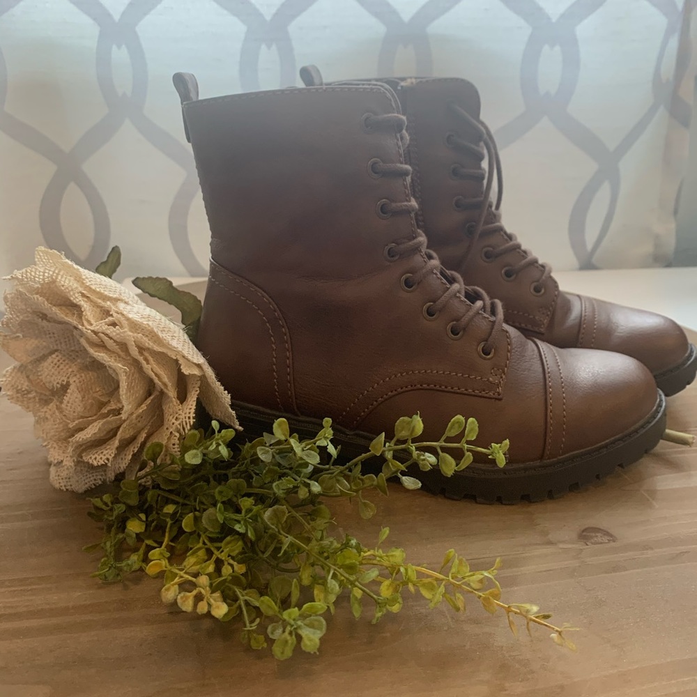 Combat boots